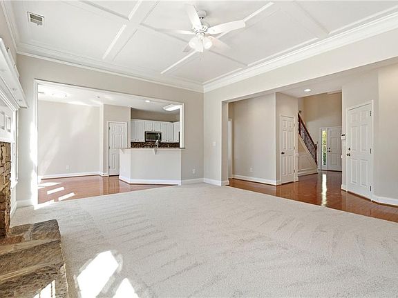 5th image of 384 Cherry Tree Ln