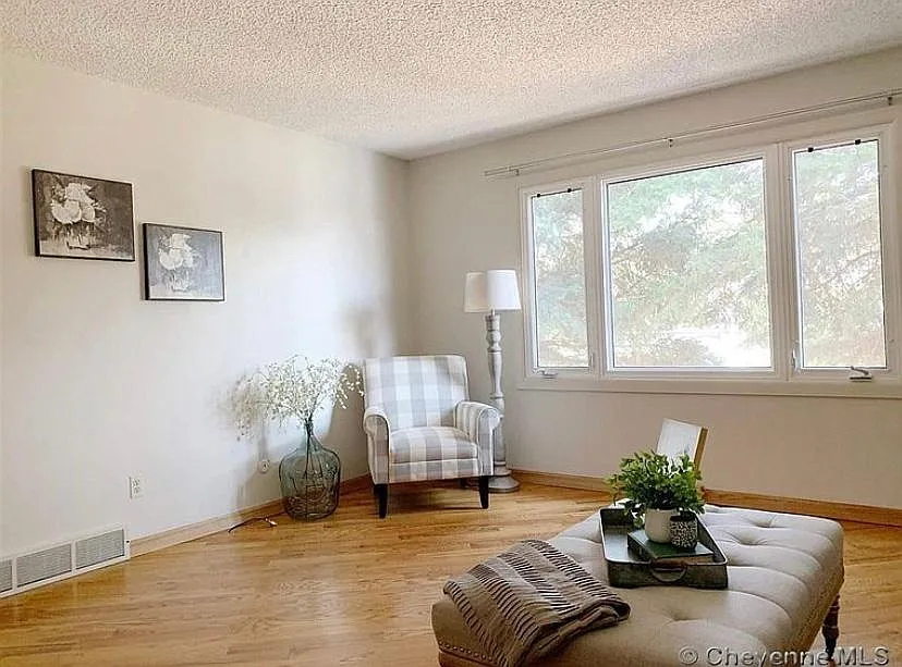 6404 Kevin Ave — Photo 3