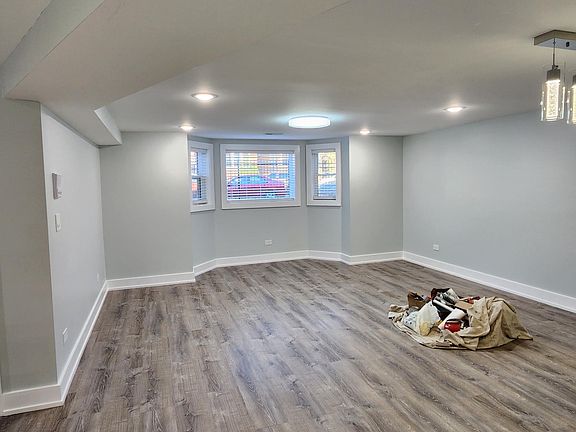 3rd image of 6726 N Artesian Ave #G