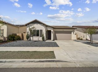 2075 Seville Dr, Santa Paula, CA 93060