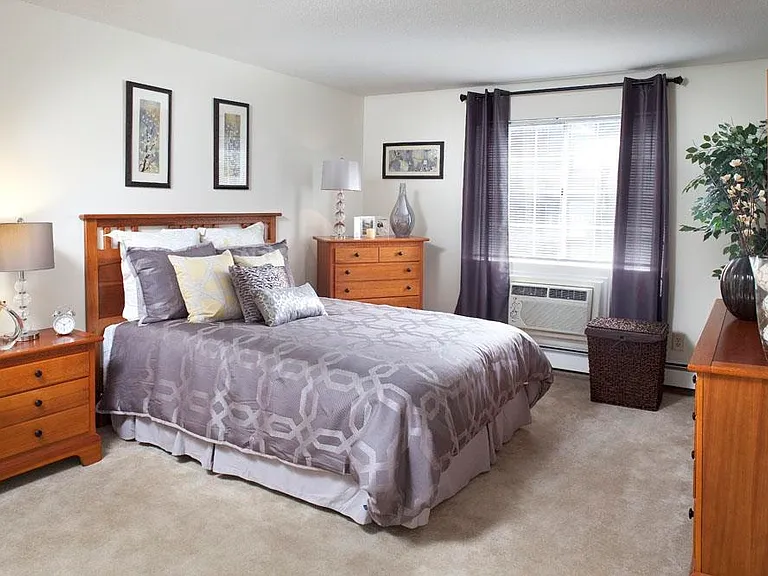 21 W River Dr — Photo 5