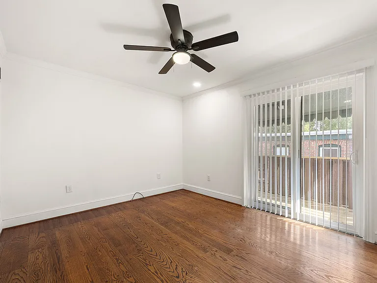 925 Lovering Ave — Photo 5