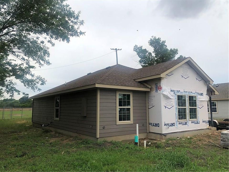 1st image of 215 Lois Dr
