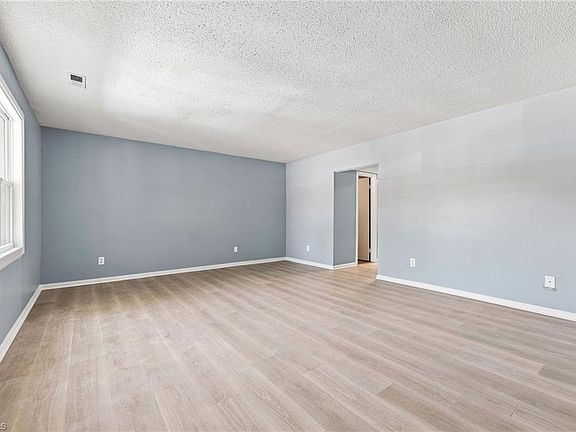 4th image of 5741 Bramblegate Rd Unit M