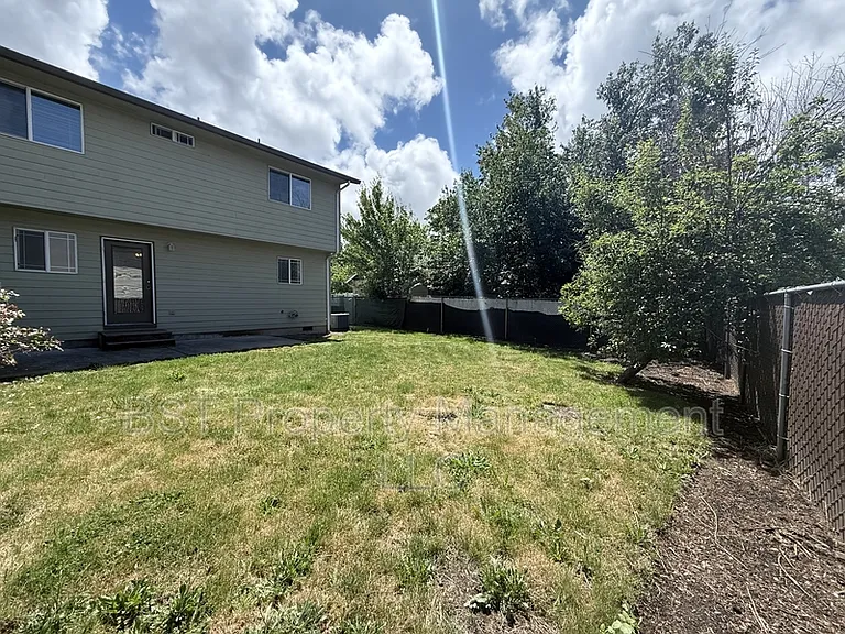 991 Mill St — Photo 33