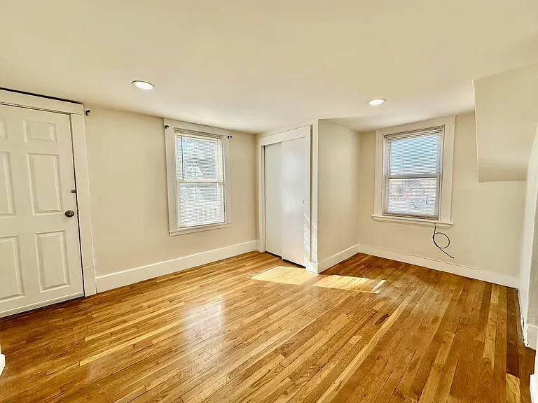 8-10 Ralph Piteri Ter — Photo 7