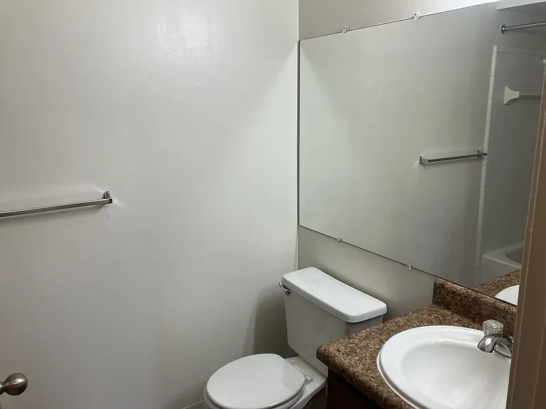 Windsor Place Apartments — Photo 69