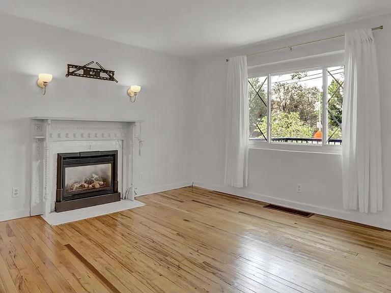 230 E San Miguel St — Photo 4