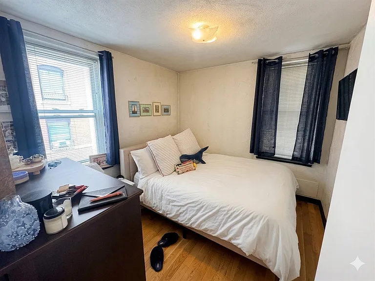 35 Charter St #6 — Photo 3