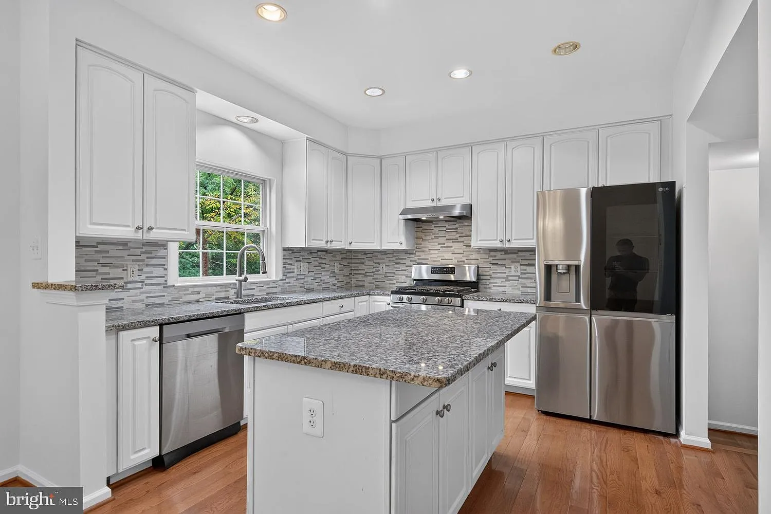 3 bed, 3.5 bath, 2113 sqft, $3,150 — Photo 2
