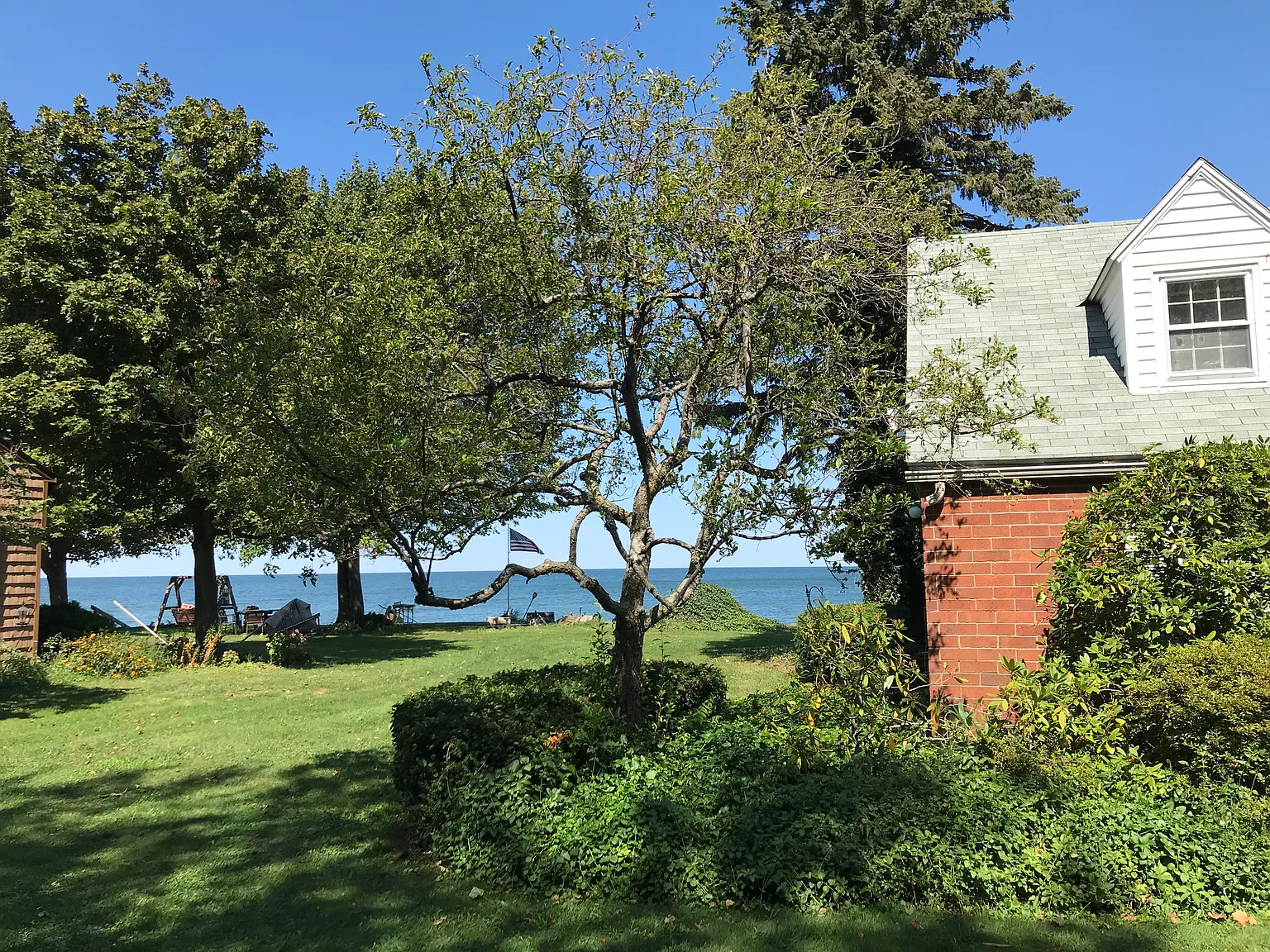 3 bed, 1400 sqft, $2,100 — Photo 2