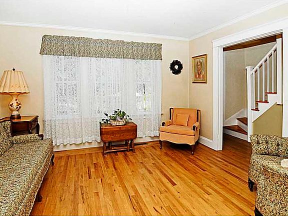 3rd image of 82 General Hawkins Dr