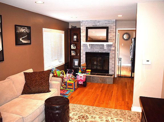 3rd image of 5712 S Neenah Ave