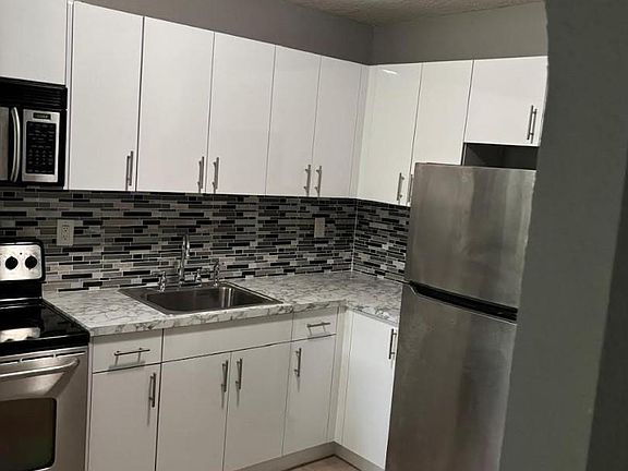 2nd image of 407 SE 3rd Ave #B