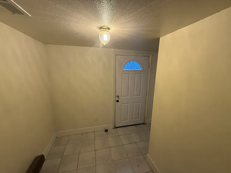 705 N American Beauty Dr — Photo 1