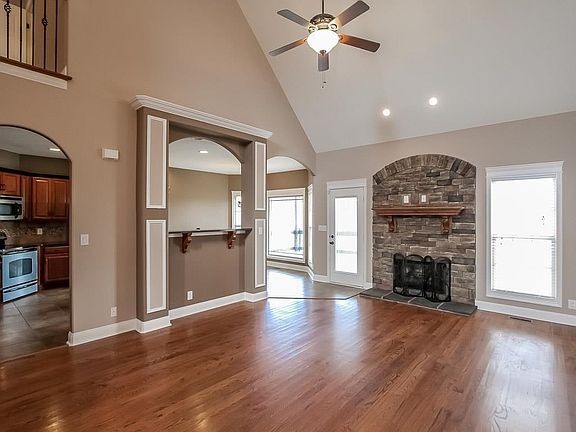 3rd image of 113 Bainbridge Dr