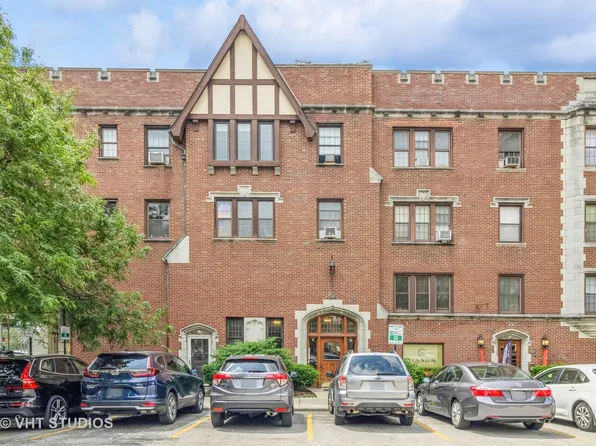 1103 Holly Ct APT 201, Oak Park, IL 60301
