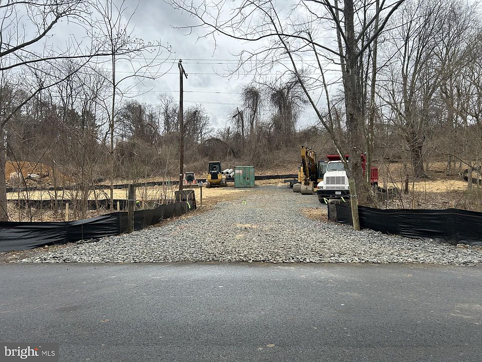 2nd image of 17598 Yatton Rd