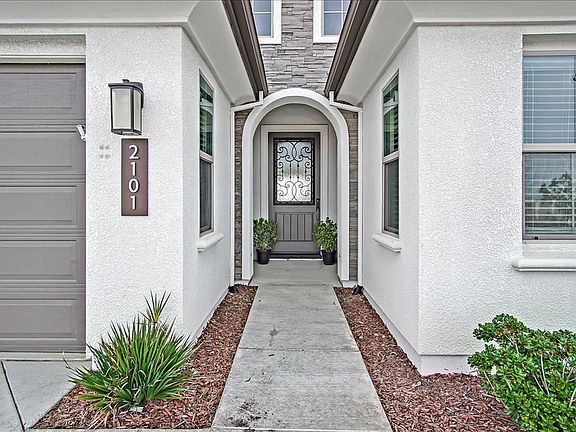 3rd image of 2101 Sage Dr