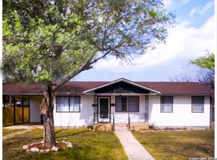 1112 22nd St, Hondo, TX 78861