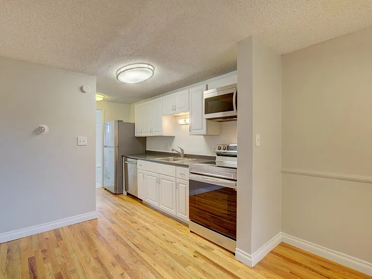 8 S Clarkson Street — Photo 18