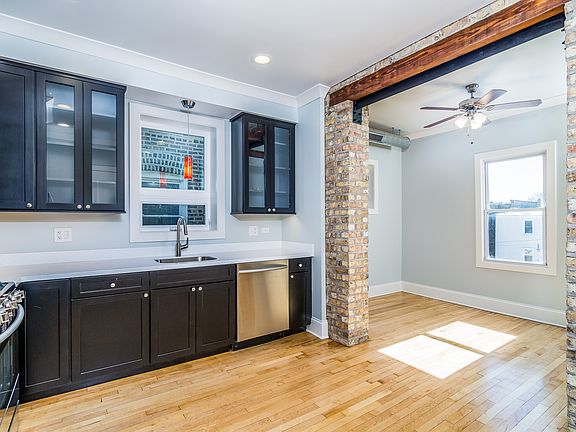 3rd image of 2721 W Winnemac Ave #3