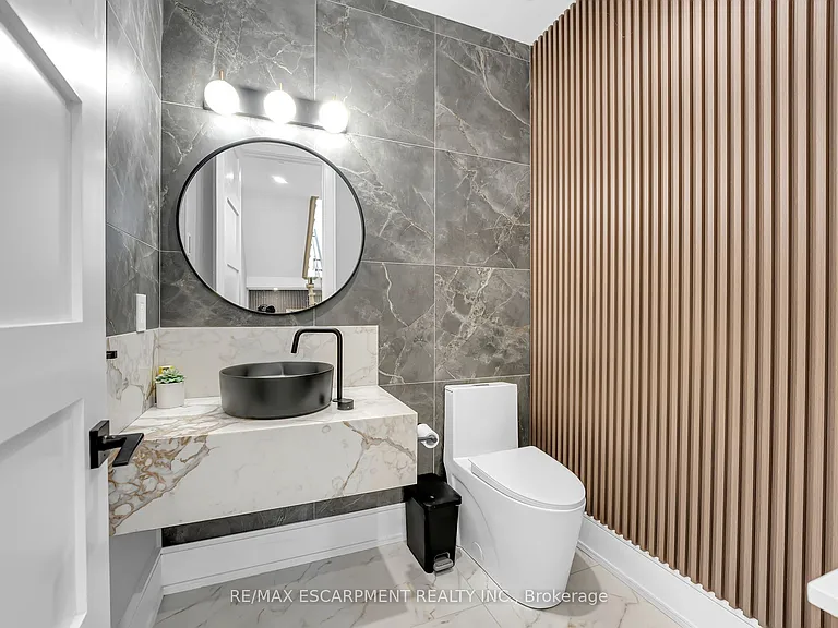 221 Morden Rd E — Photo 12