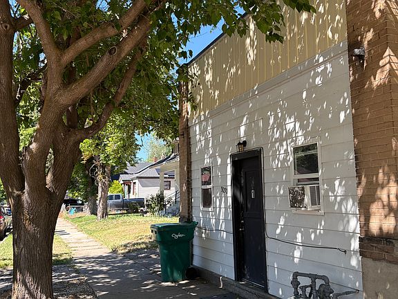 3rd image of 3030 Porter Ave