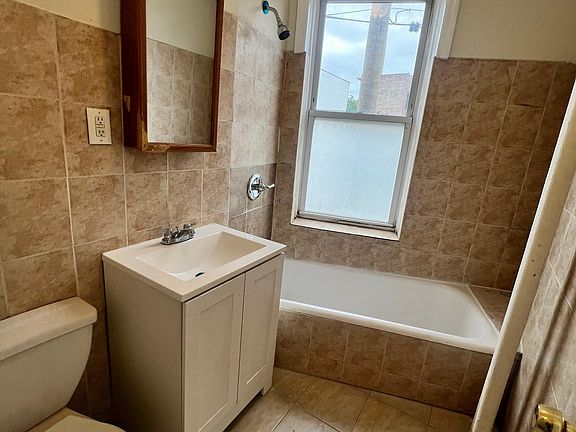 5th image of 326 Summit Ave #202A