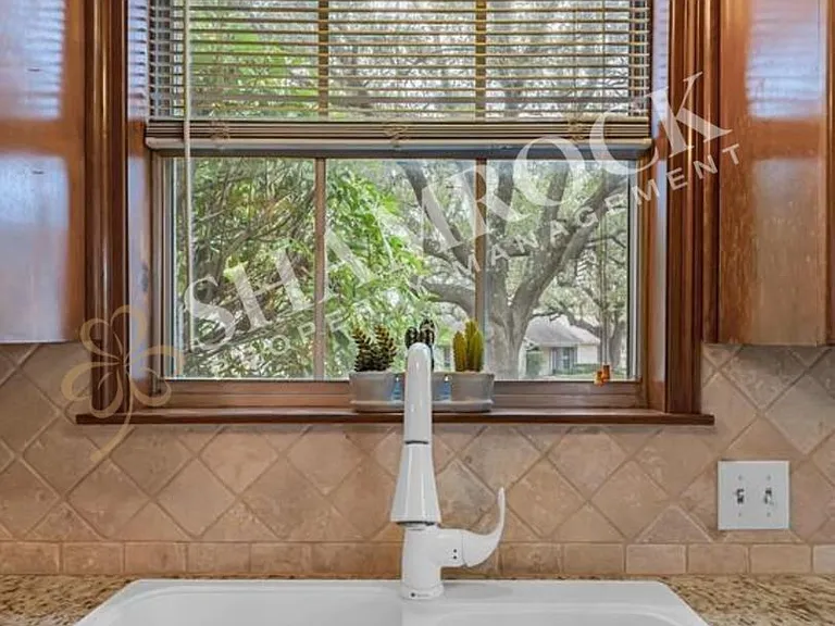 4613 Westchester Dr — Photo 13