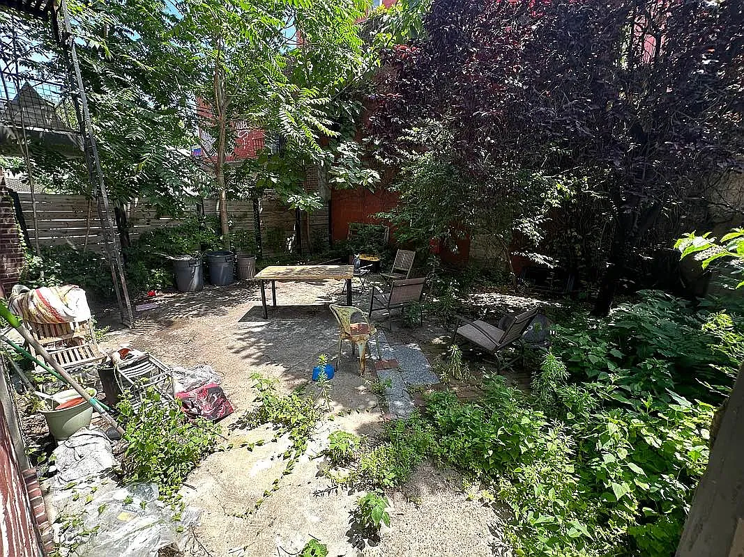 Building Photo - 196 Montrose Ave #1B