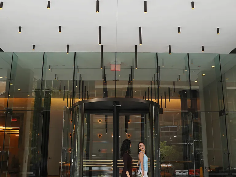 10 Hanover Square — Photo 35