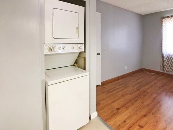 5th image of 3635 Oak Creek Dr Unit D