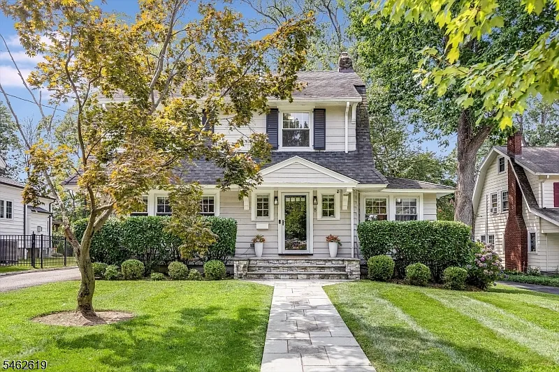 4 bed, 4.0 bath, $7,550 — Photo 1