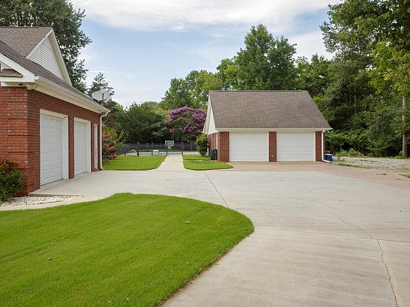 3rd image of 219 Oakview Dr