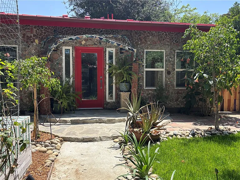 1802 N Raymond Ave — Photo 6