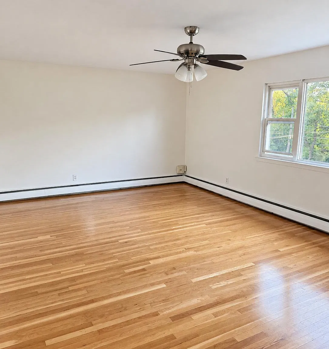 3 bed, 2.0 bath, 1170 sqft, $3,200 — Photo 2