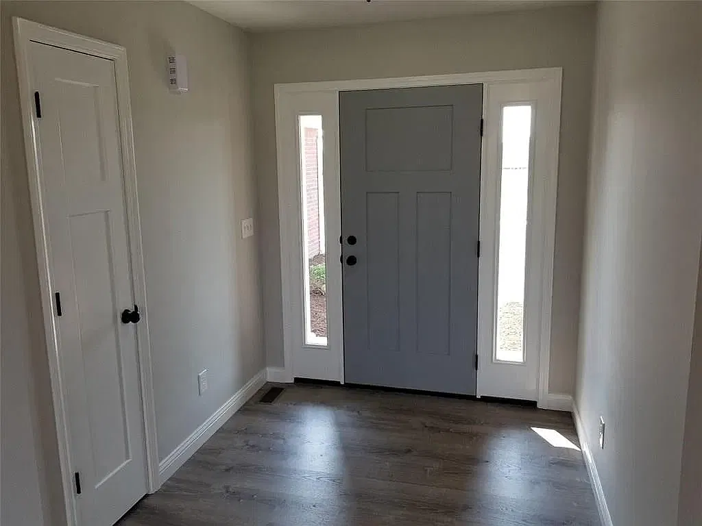 4 bed, 1900 sqft, $2,500 — Photo 3
