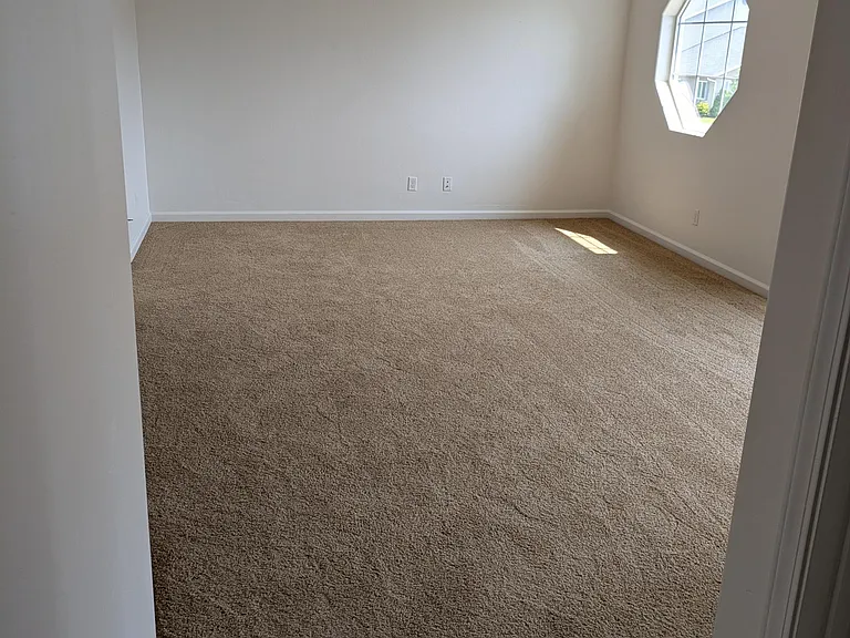 15 Diane Rd — Photo 3