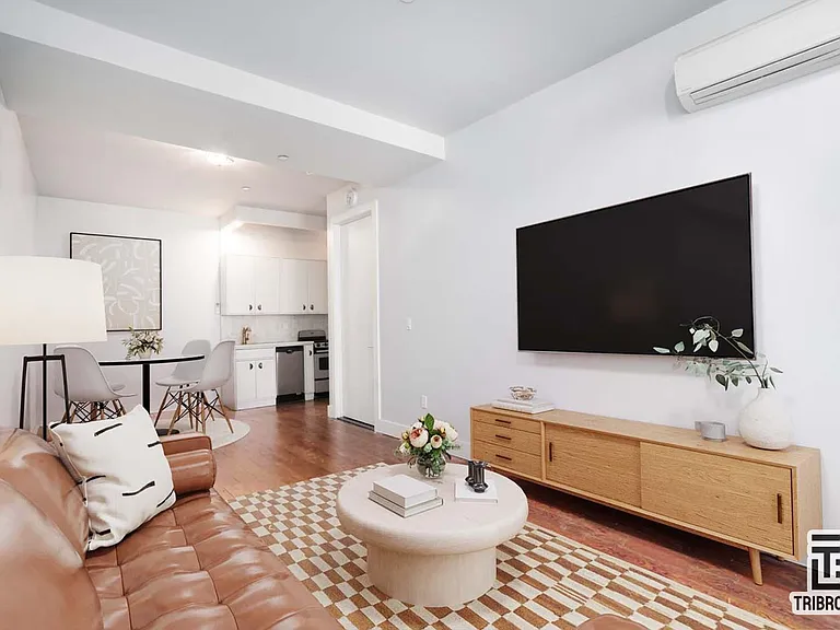 489 Washington Ave #1R — Photo 1