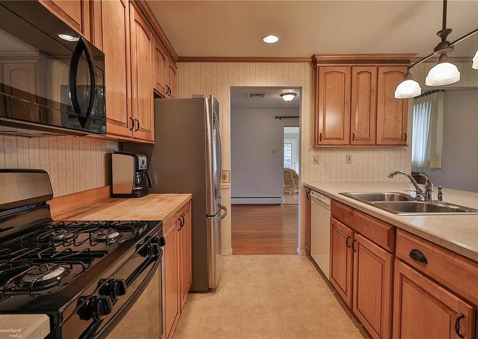 1561 Cherry Ln Macungie, PA, 18062 Apartments for Rent Zillow