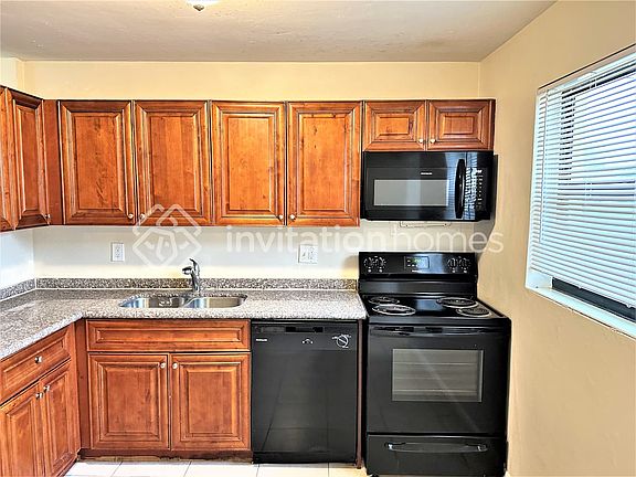 5th image of 730 Hawthorne Dr