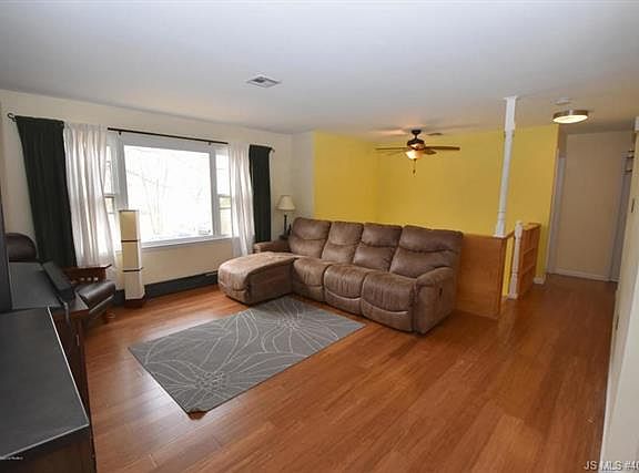3rd image of 1471 Brentwood Ave