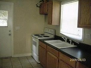 2nd image of 260 Grove St