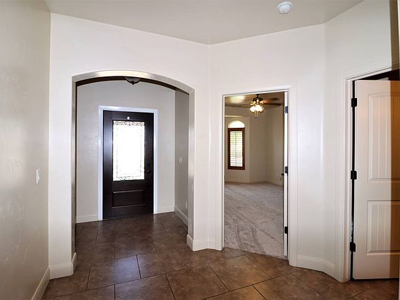 4th image of 465 W Omni Ln