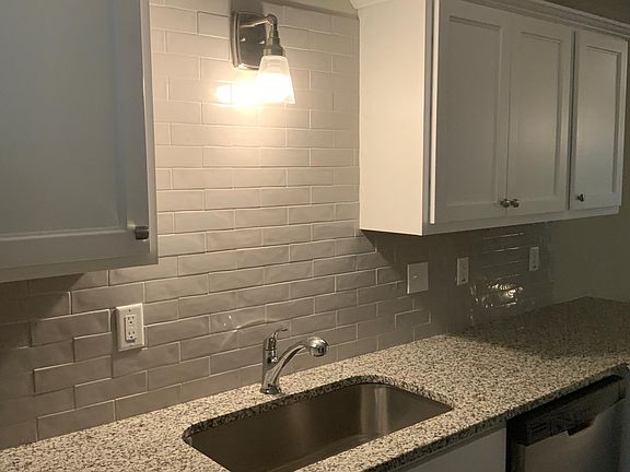 5th image of 1503 Hillsboro Ln