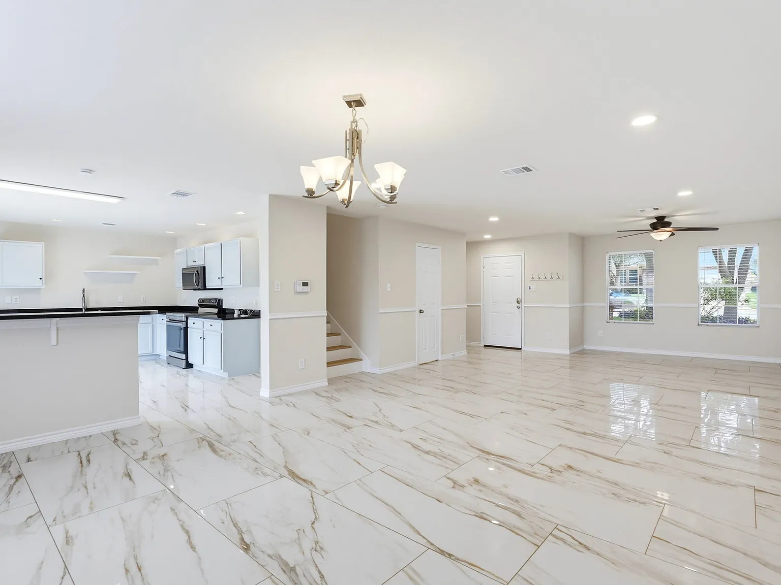 4 bed, 2347 sqft, $1,900 — Photo 4