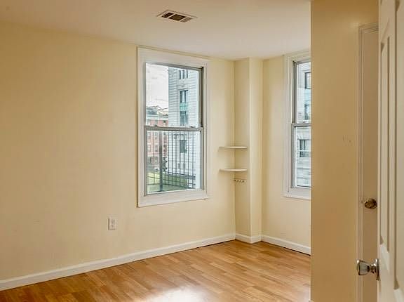 2nd image of 559 Newark Ave #3