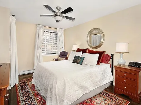 425 West 24th Street image 4 of 6