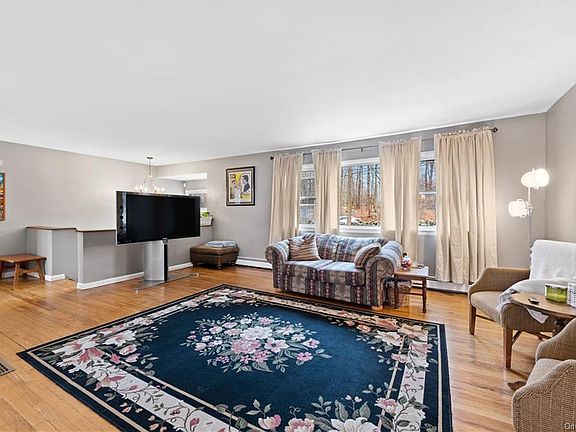 3rd image of 41 East St